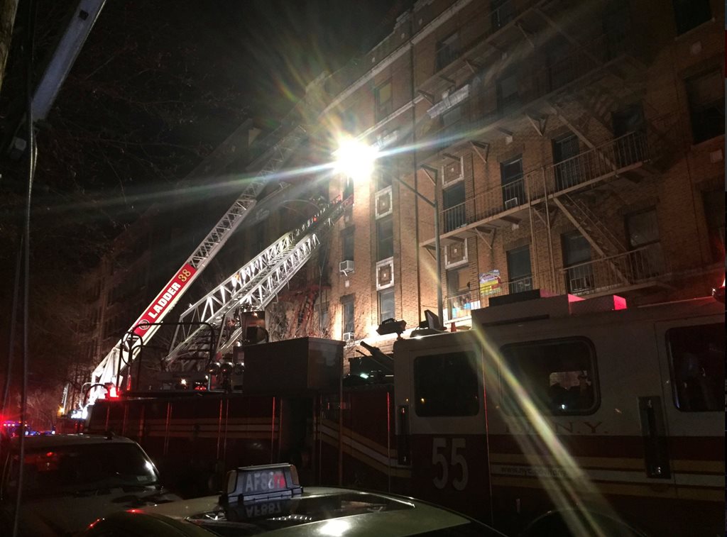 Incendio en edificio de Nueva York deja 12 muertos y cuatro heridos graves