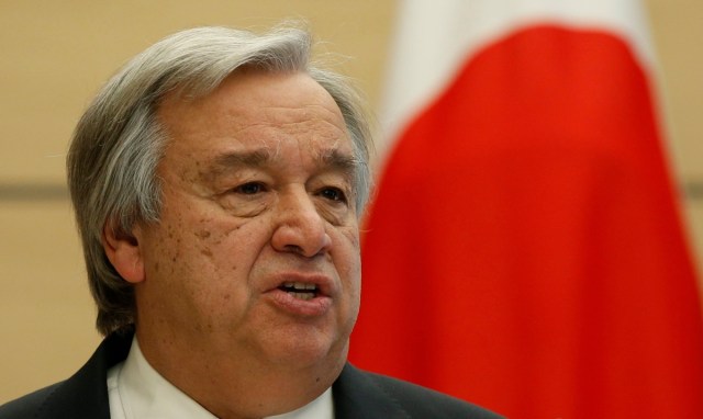 JP01. TOKIO (JAPÓN), 14/12/2017.- El secretario general de la ONU, Antonio Guterres, reacciona durante una conferencia de prensa conjunta con el primer ministro de Japón, Shinzo Abe, hoy, jueves 14 de diciembre de 2017, en la residencia oficial de Abe en Tokio (Japón). Guterres está en Tokio para participar en el Foro Universal de Cobertura de Salud (UHC). EFE/TORU HANAI / POOL