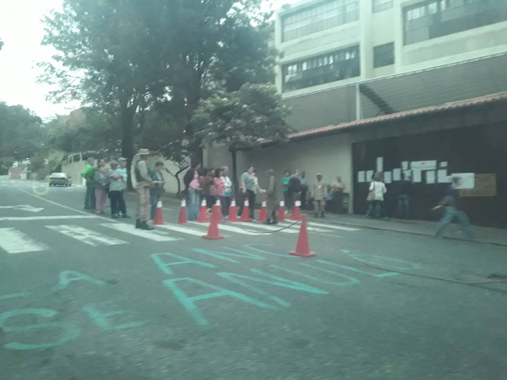 En Baruta se observan pocos electores este #10Dic 8:00 am