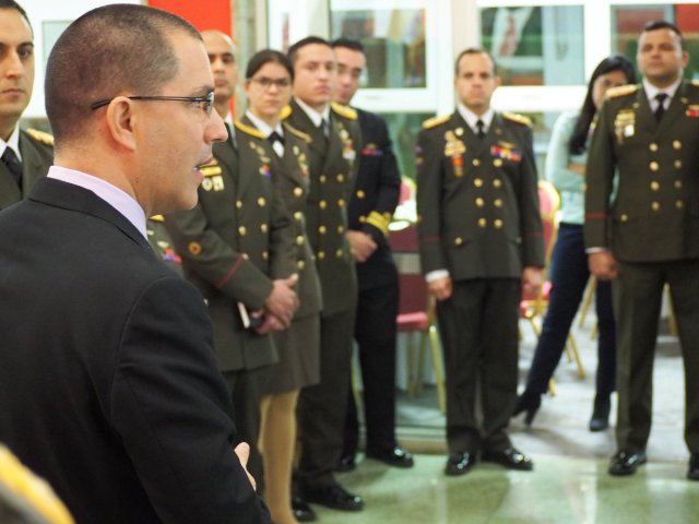 Foto: Jorge Arreaza se reunió con oficiales de la Fanb en China / @CancilleriaVE