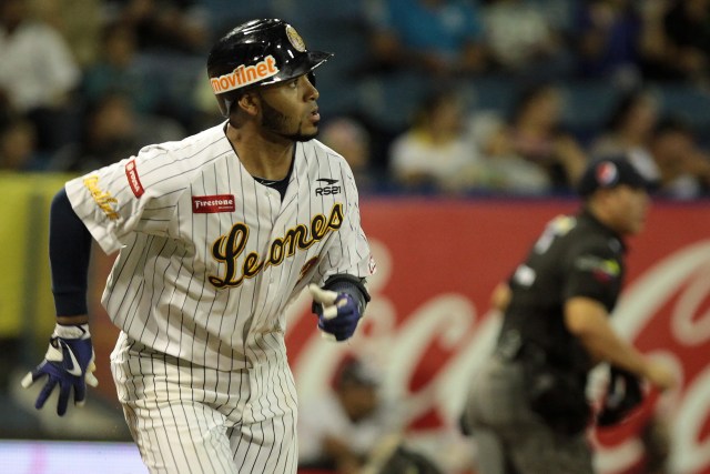 Cardenales de Lara enfrentan a Los Leones del Caracas. Estadio universitario de la UCV Foto: Alejandro van Schermbeek 8/12/17