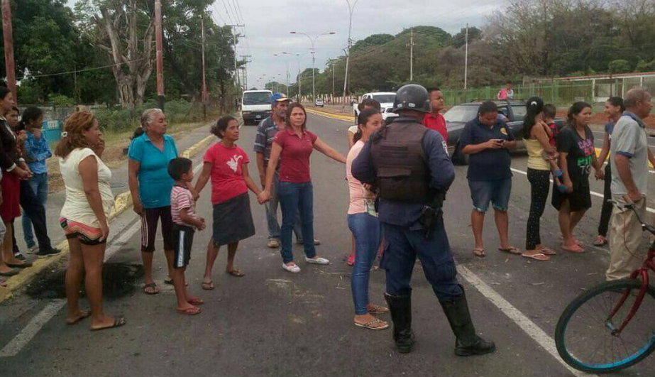 En Portuguesa también protestaron por el Clap y el pernil