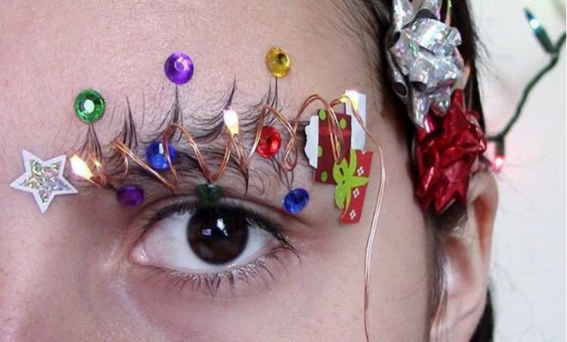 ¡No saben que más inventar! Ahora llega la moda de las cejas “árbol de Navidad”