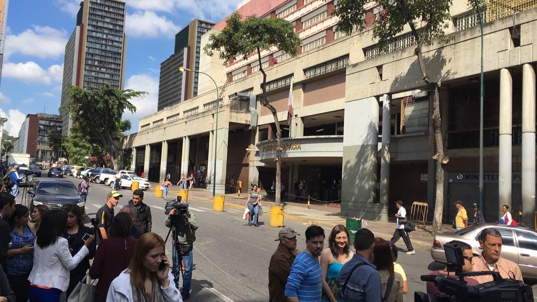 Presos políticos liberados se presentaron en el Palacio de Justicia pero no había despacho #26Dic