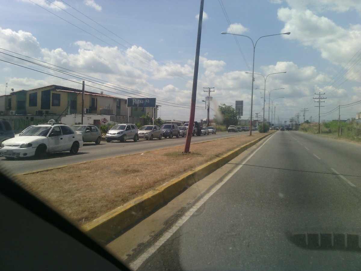 Largas colas en las estaciones de gasolina de Barinas #22Dic (Fotos + Video)