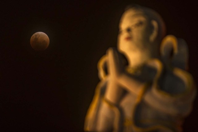 The moon is seen during a lunar eclipse, referred to as the "super blue blood moon", in Surabaya on January 31, 2018. Skywatchers were hoping for a rare lunar eclipse that combines three unusual events -- a blue moon, a super moon and a total eclipse -- which was to make for a large crimson moon viewable in many corners of the globe. / AFP PHOTO / JUNI KRISWANTO