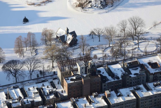 NEW YORK, NY - JANUARY 05: The Harlem Meer of Central Park lies under a blanket of snow on January 5, 2018 in the Harlem neighborhood of New York City. Under frigid temperatures, New York City dug out from the "Bomb Cyclone." John Moore/Getty Images/AFP