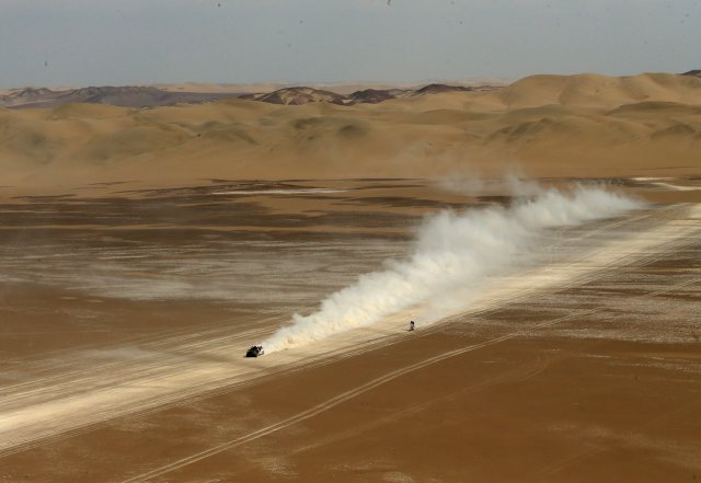 Dakar Rally - 2018 Peru-Bolivia-Argentina Dakar rally - 40th Dakar Edition Stage two, Pisco to Pisco - January 7, 2018. Yazeed Al Rajhi of Saudi Arabia and copilot Timo Gottschalk of Germany, drive their Mini. REUTERS/Andres Stapff