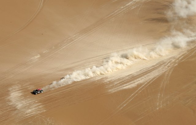 Dakar Rally - 2018 Peru-Bolivia-Argentina Dakar rally - 40th Dakar Edition Stage two, Pisco to Pisco - January 7, 2018. Yazeed Al Rajhi of Saudi Arabia and copilot Timo Gottschalk of Germany, drive their Mini. REUTERS/Andres Stapff