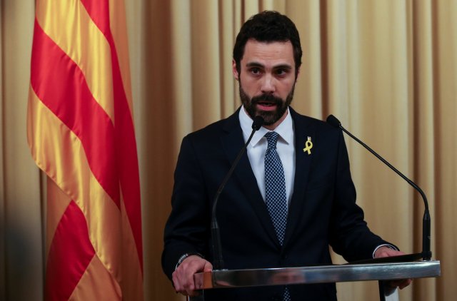 REFILE - CORRECTING HEADLINE - Roger Torrent, Speaker of Catalan Parliament, delivers an statement at regional Parliament in Barcelona, Spain, January 22, 2018. REUTERS/Albert Gea