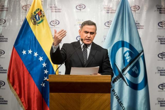 El Fiscal general de Venezuela, Tarek William Saab, ofrece declaraciones a la prensa en la sede del Ministerio Público hoy, viernes 12 de enero del 2018, en Caracas (Venezuela). Saab anunció hoy que las autoridades del país caribeño han pedido a Interpol la captura del experto petrolero franco-venezolano Bernard Mommer, antiguo asesor de Petróleos de Venezuela (PDVSA) que el Ministerio Público acusa de corrupción. EFE/Miguel Gutiérrez