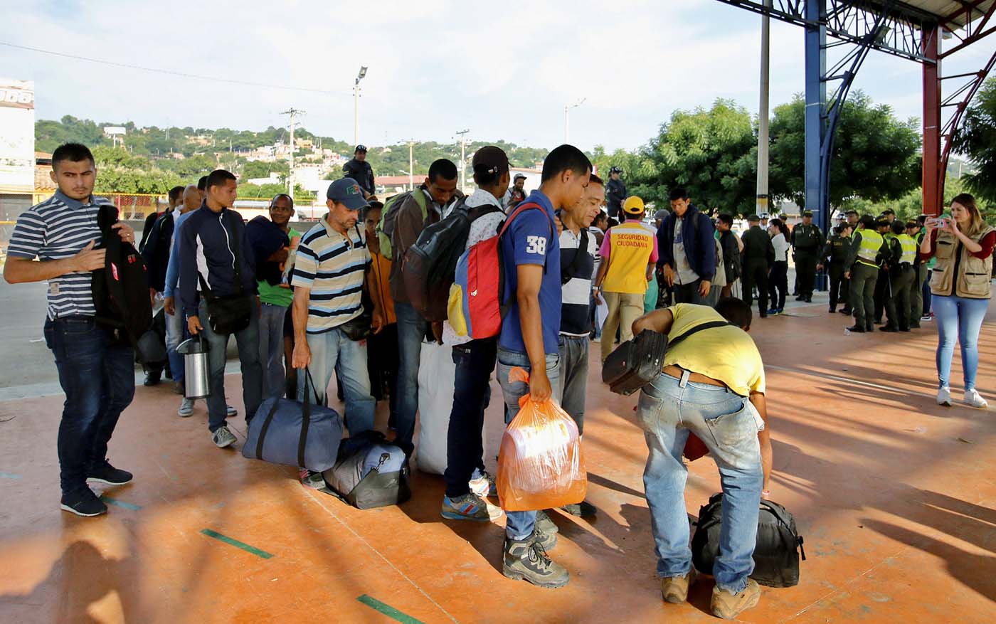 El éxodo masivo de venezolanos desata una crisis humanitaria en la frontera con Colombia