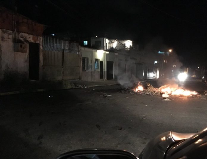 GNB dispersó protestas en La Isabelica la noche de este #30Ene