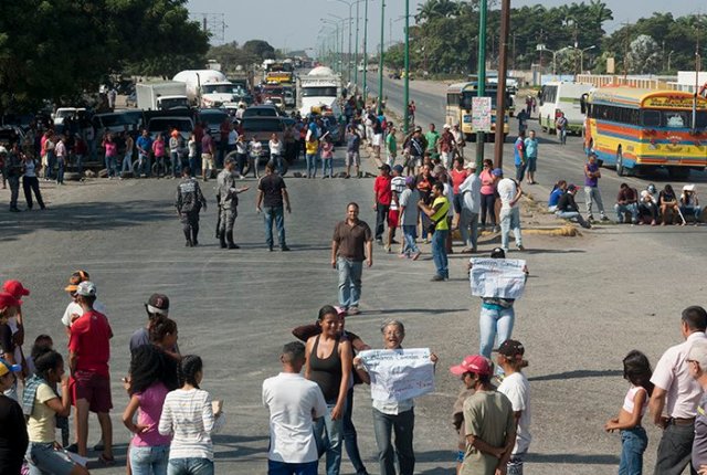 Lara protesta por comida