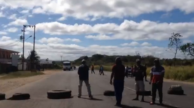 Tercer día de protesta por falta de comida en El Pao #10Ene