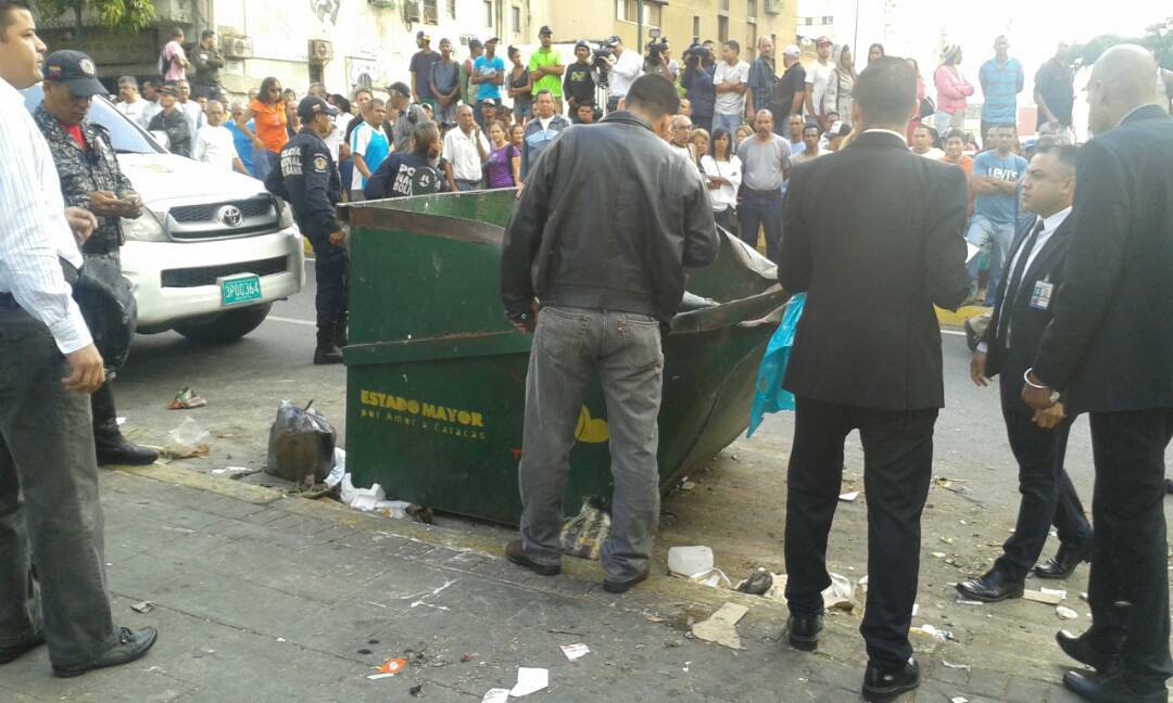 Hallan a hombre descuartizado dentro de un contenedor de basura en la avenida FF.AA