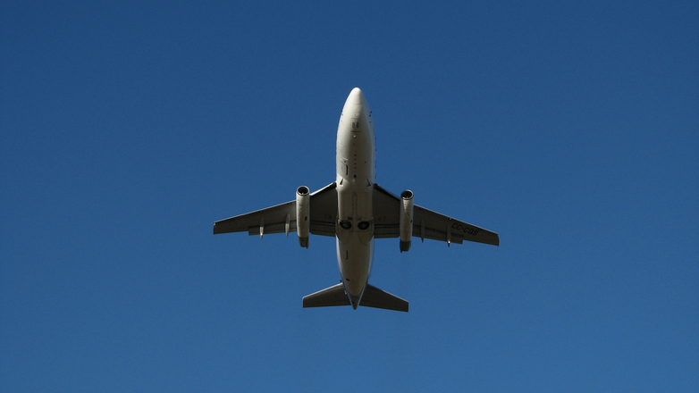 Empleado de aerolínea es capturado con 4 kilos de cocaína y no creerás dónde la escondía (Fotos)