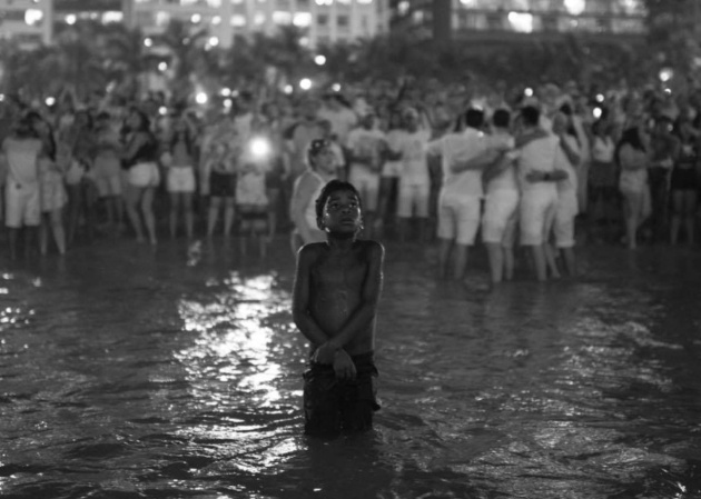 La foto del niño que dispara el debate sobre los tópicos raciales en Brasil