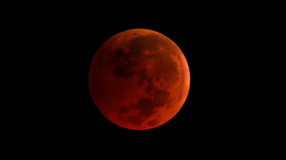 Enero se despide con un eclipse total de superluna azul