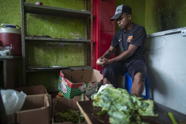 A Venezuelan refugee helps in the meal preparation at a shelter in the city of Boa Vista, Roraima, Brazil, on February 24, 2018. When the Venezuelan migratory flow exploded in 2017 the city of Boa Vista, the capital of Roraima, 200 kilometres from the Venezuelan border, began to organise shelters as people started to settle in squares, parks and corners of this city of 330,000 inhabitants of which 10 percent is now Venezuelan. / AFP PHOTO / MAURO PIMENTEL