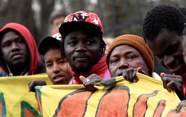 Miles de personas marcharon este sábado en Macerata contra el fascismo AFP Fotos  / TIZIANA FABI