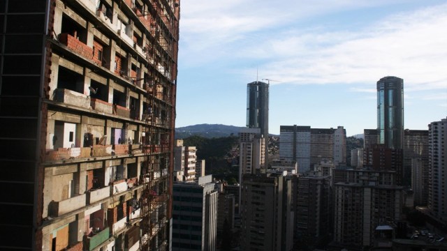 Infraestructuras que se deterioran ante la mirada de los caraqueños