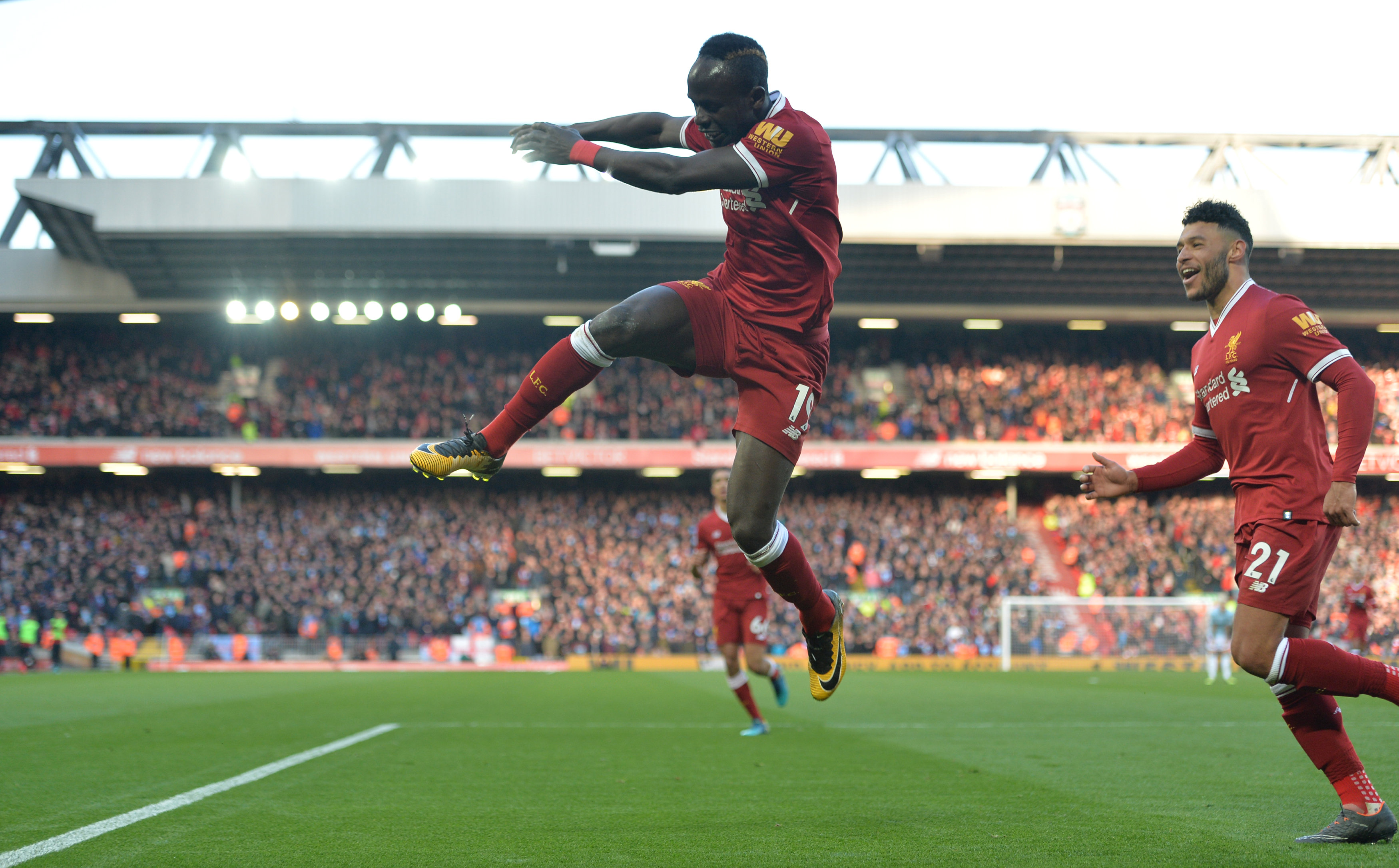 Liverpool desplaza al Manchester United del segundo puesto