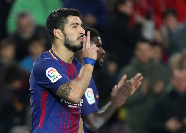 Soccer Football - La Liga Santander - FC Barcelona vs Girona - Camp Nou, Barcelona, Spain - February 24, 2018   Barcelona's Luis Suarez celebrates scoring their sixth goal and completing his hat trick   REUTERS/Sergio Perez