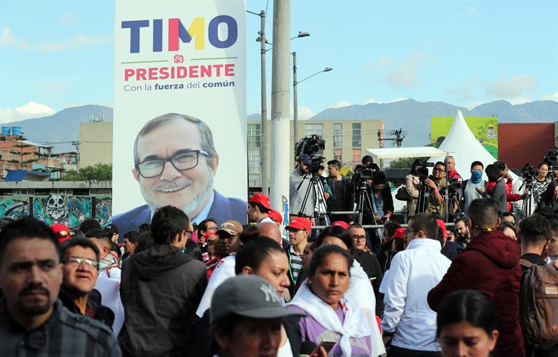 El líder de Farc recibe un sonoro abucheo en su primer acto de campaña