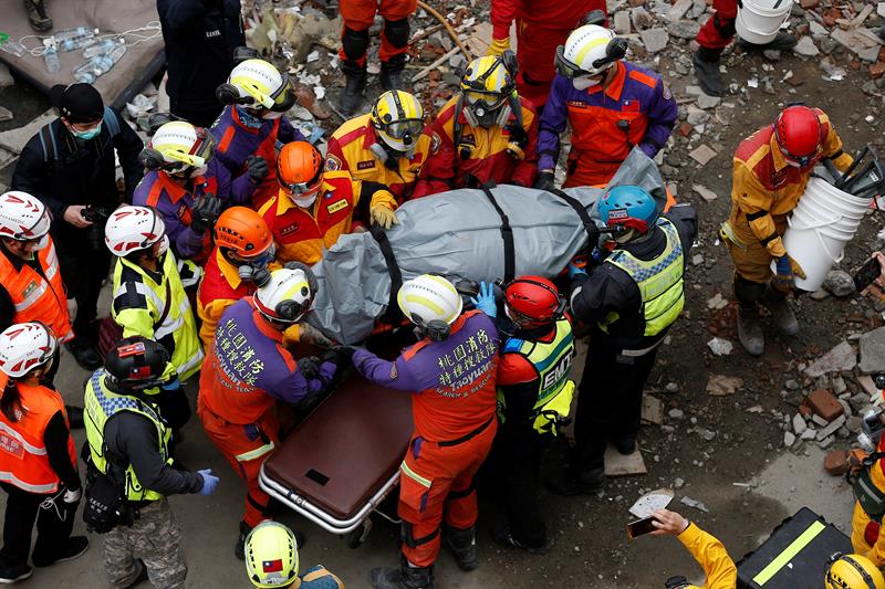 Ascienden a doce los fallecidos en el terremoto de Taiwán