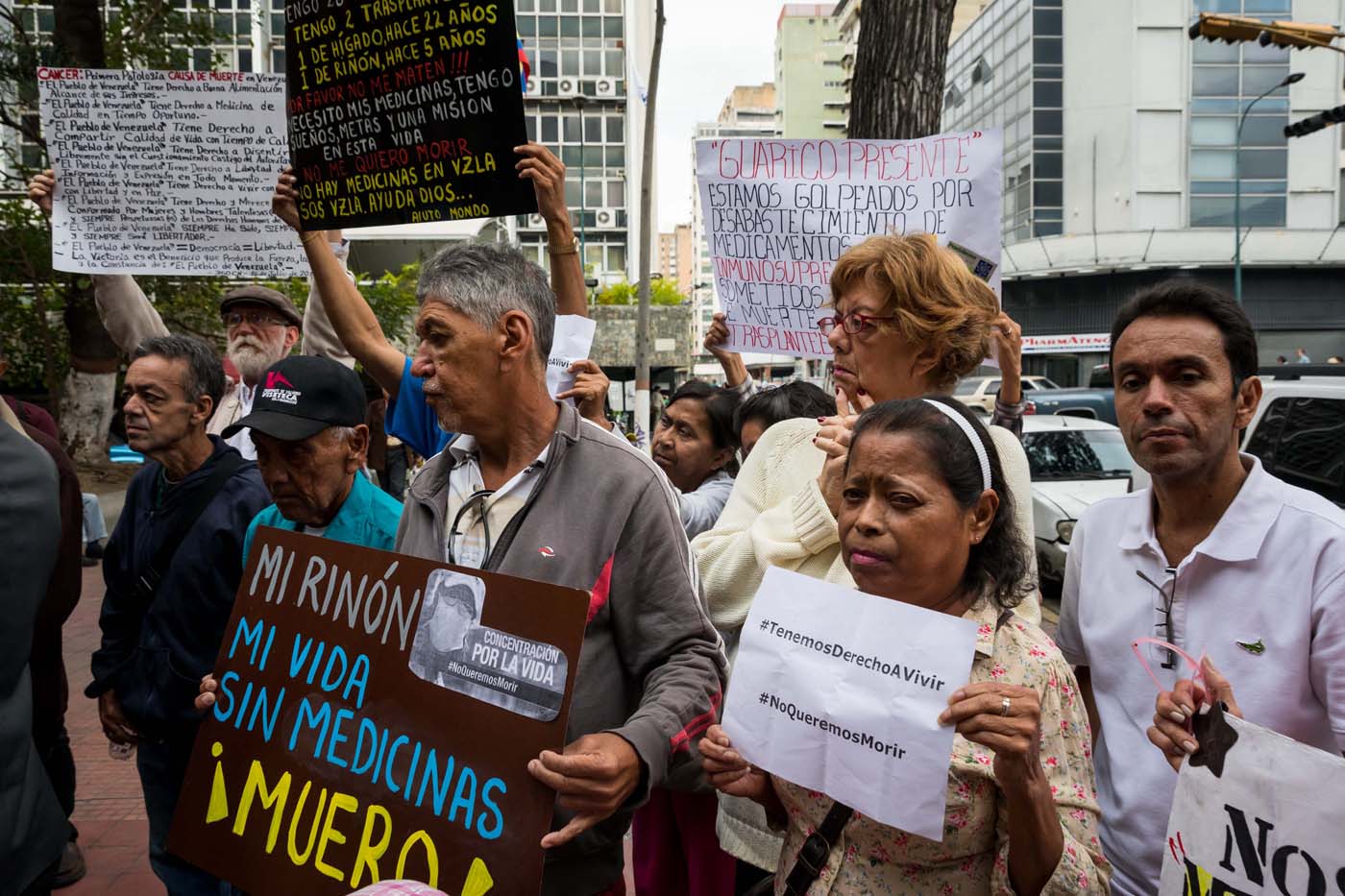 Ahora los venezolanos emigran tratando de sobrevivir, buscando medicinas que no hay