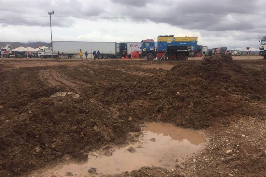 Evacuan a miles de personas al norte de Argentina por intensas inundaciones