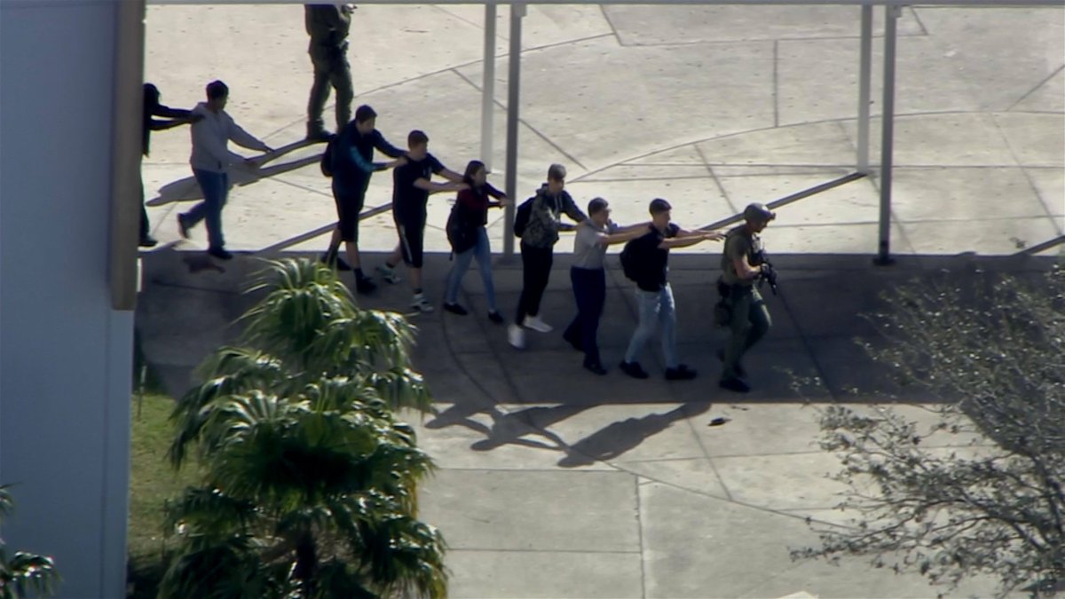 Tiroteo en escuela de Florida dejó 17 muertos