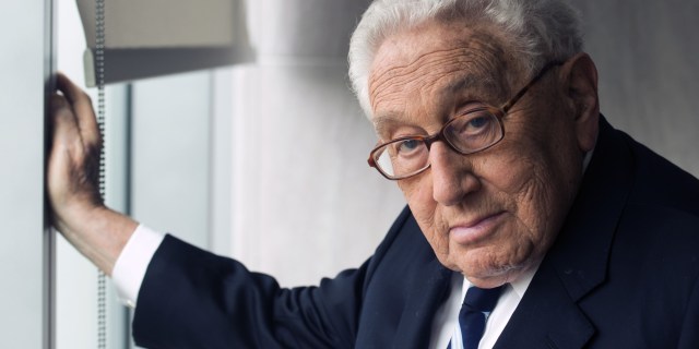 Henry Kissinger se desempeñó como consejero de Seguridad Nacional entre 1969 y 1975, y como secretario de Estado entre 1973 y 1977, ambas posiciones durante las presidencias de Richard Nixon y Gerald Ford. Kissinger es una figura icónica de la Guerra Fría, y es considerado uno de los hombres mas fuertes y polémicos en la historia de la diplomacia estadounidense. Aquí se lo ve fotografiado a sus 91 años en septiembre de 2014. Foto: Marvin Joseph / The Washington Post