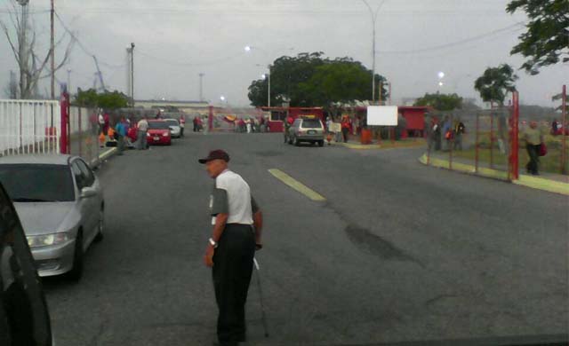 Petroleros protestan en Campo de Lagunillas 