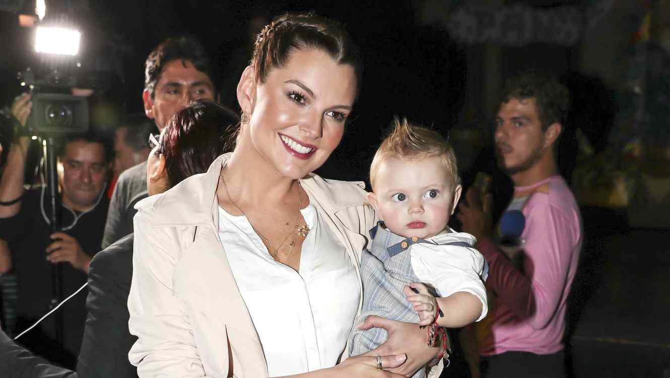 Una foto del hijo de Marjorie de Sousa y Julián Gil causa polémica