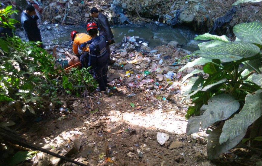 PC recuperó un cadáver en el Barrio la Línea de Petare (Fotos)