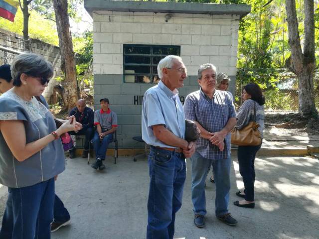 Vecinos de Altos de Monterrey protestan en Hidrocapital