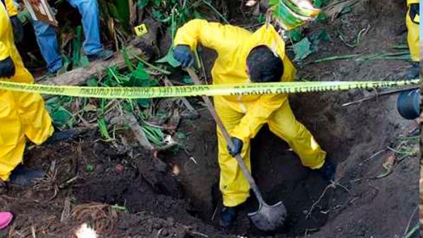 Hallan fosa clandestina con ocho cadáveres en el oeste de México