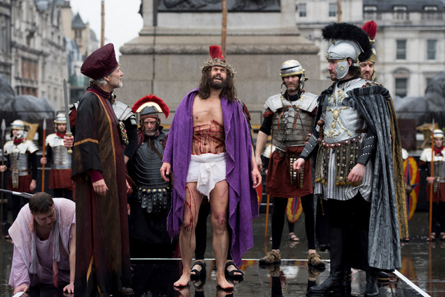 WO004. LONDRES (REINO UNIDO), 30/03/2018.- Recreación de la Pasión de Cristo en Trafagar Square, Londres, Reino Unido, el 30 de marzo del 2018. EFE/Will Oliver