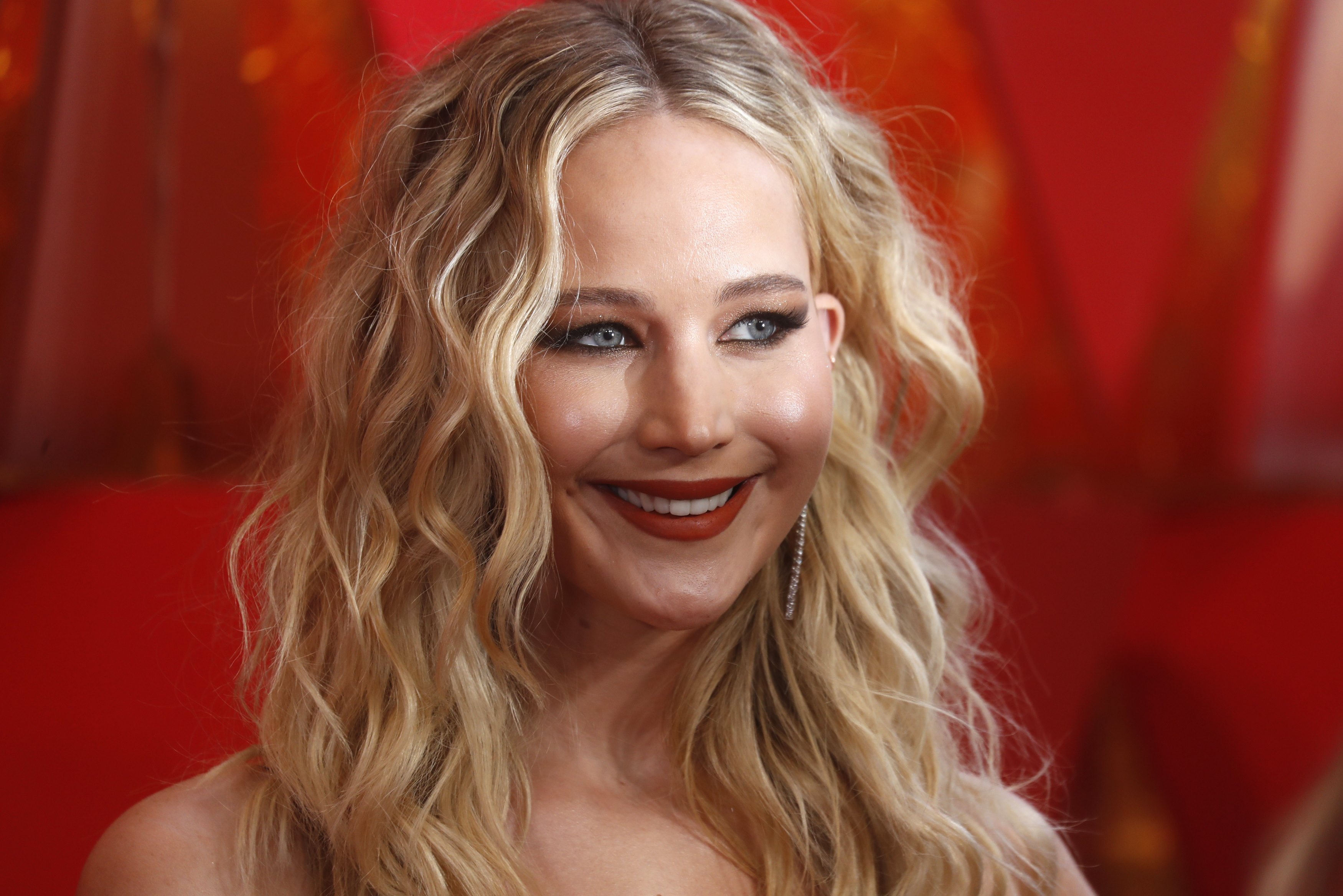 Jennifer Lawrence relata su graciosa experiencia en una fiesta… ¡fumando marihuana!