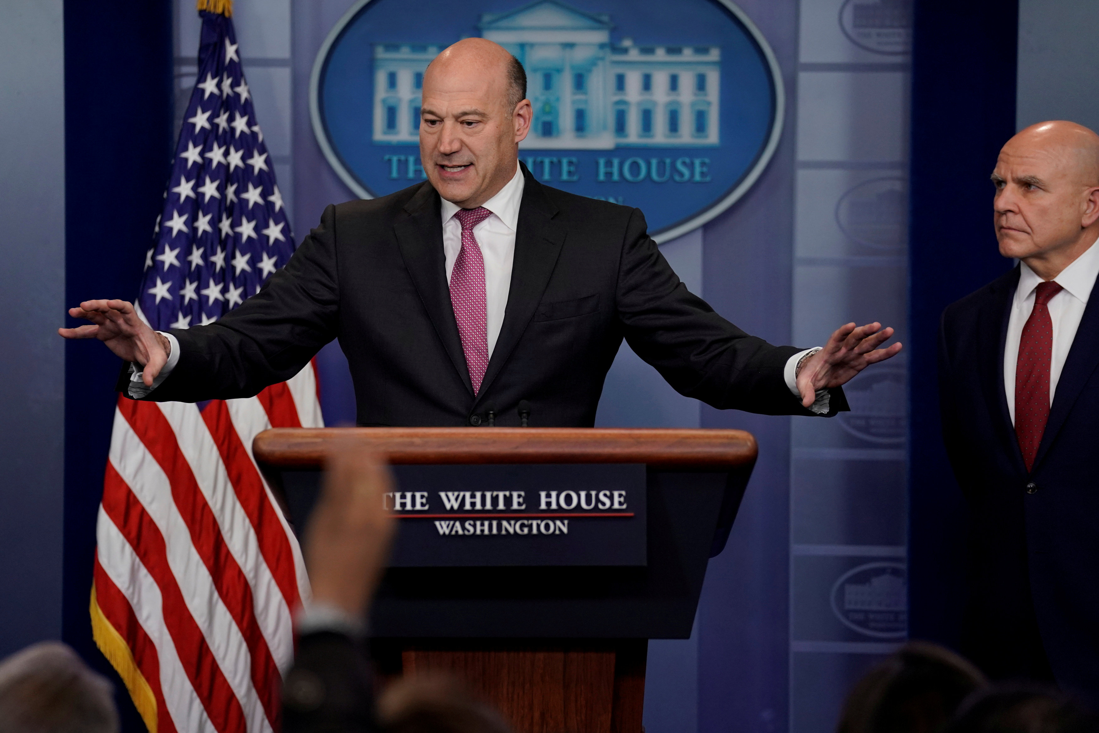 Dimite Gary Cohn, asesor económico de Trump