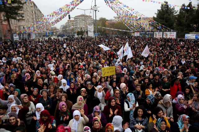 Women gather during a rally on the International Women’s Day in Diyarbakir, Turkey March 8, 2018. REUTERS/Sertac Kayar