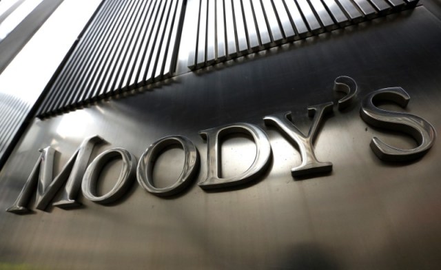 Imagen de archivo del logo de Moody's en el 7 World Trade Center, el edificio corporativo de la empresa en Nueva York, Estados Unidos. 6 de febrero, 2013. REUTERS/Brendan McDermid