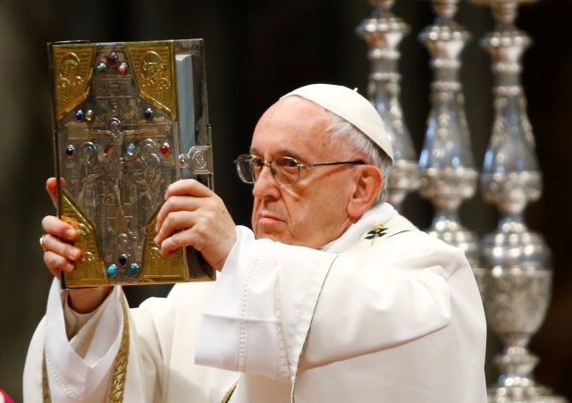 Pope Francis leads the Chrism Mass on Holy Thursday during which sacred oils are blessed at Saint Peter's Basilica at the Vatican March 29, 2018. REUTERS/Stefano Rellandini