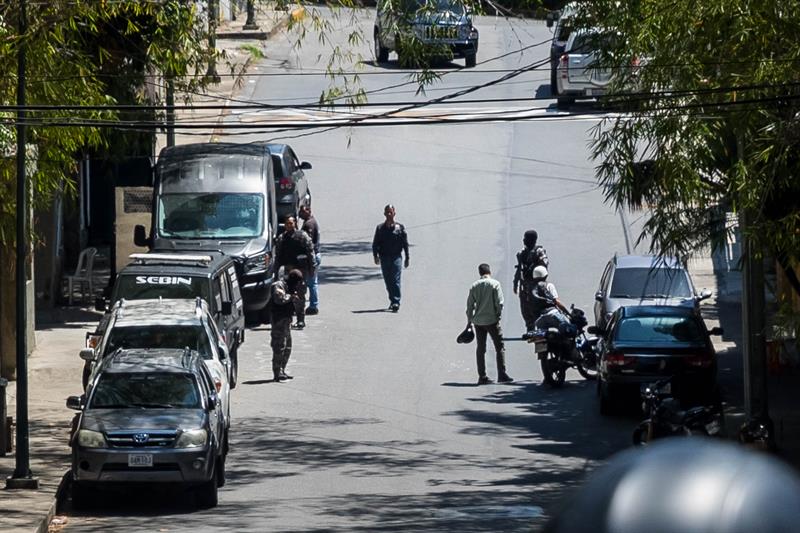 Así vigila el Sebin la casa de Leopoldo López (FOTO)