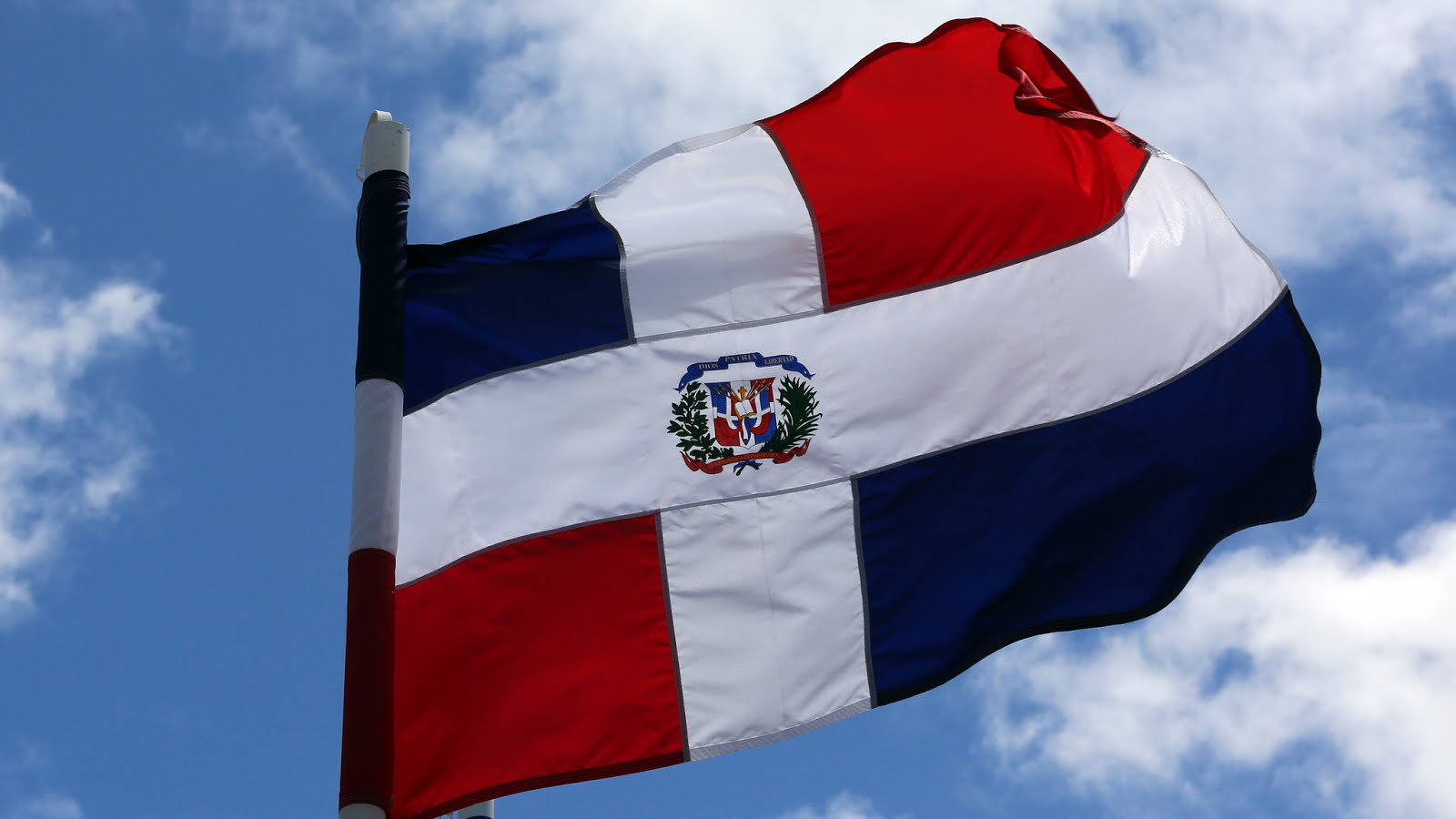 Mayoría de dominicanos cree que se debe prohibir entrada a venezolanos y haitianos