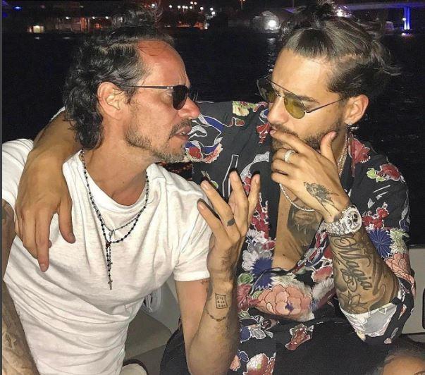 Marc Anthony sorprendió a Maluma con este atrevido beso en la boca (VIDEO)