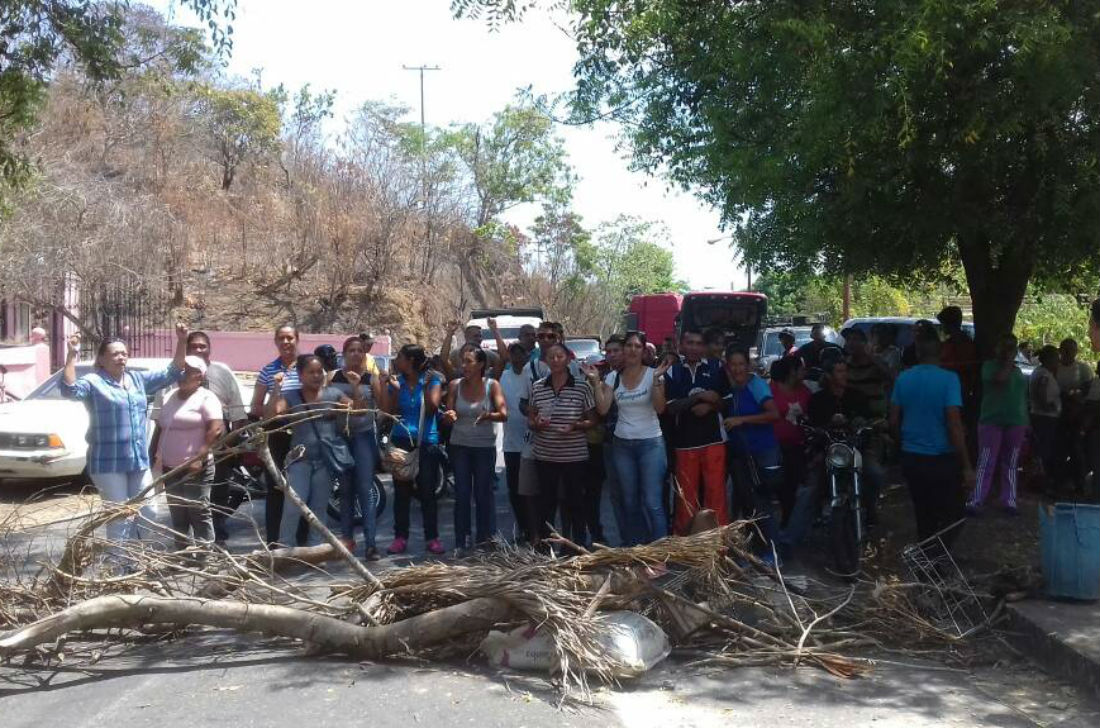 Salieron a protestar por comida y terminaron presos