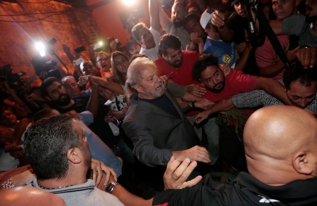 Former Brazilian President Luiz Inacio Lula da Silva leaves the metallurgic trade union, in Sao Bernardo do Campo, Brazil April 7, 2018. REUTERS/Leonardo Benassatto